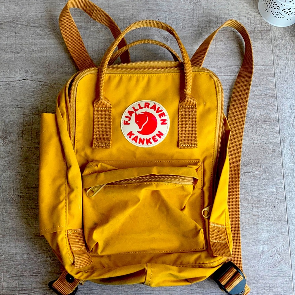 fjallraven kanken mini!